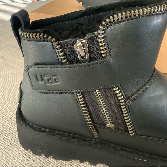UGG CLASSIC LEATHER MINI MOTO BOOT - Picture 4 of 11